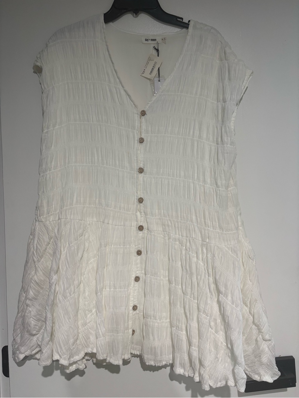 Day + Mood White Crinkle Button-Front V-Neck Tunic